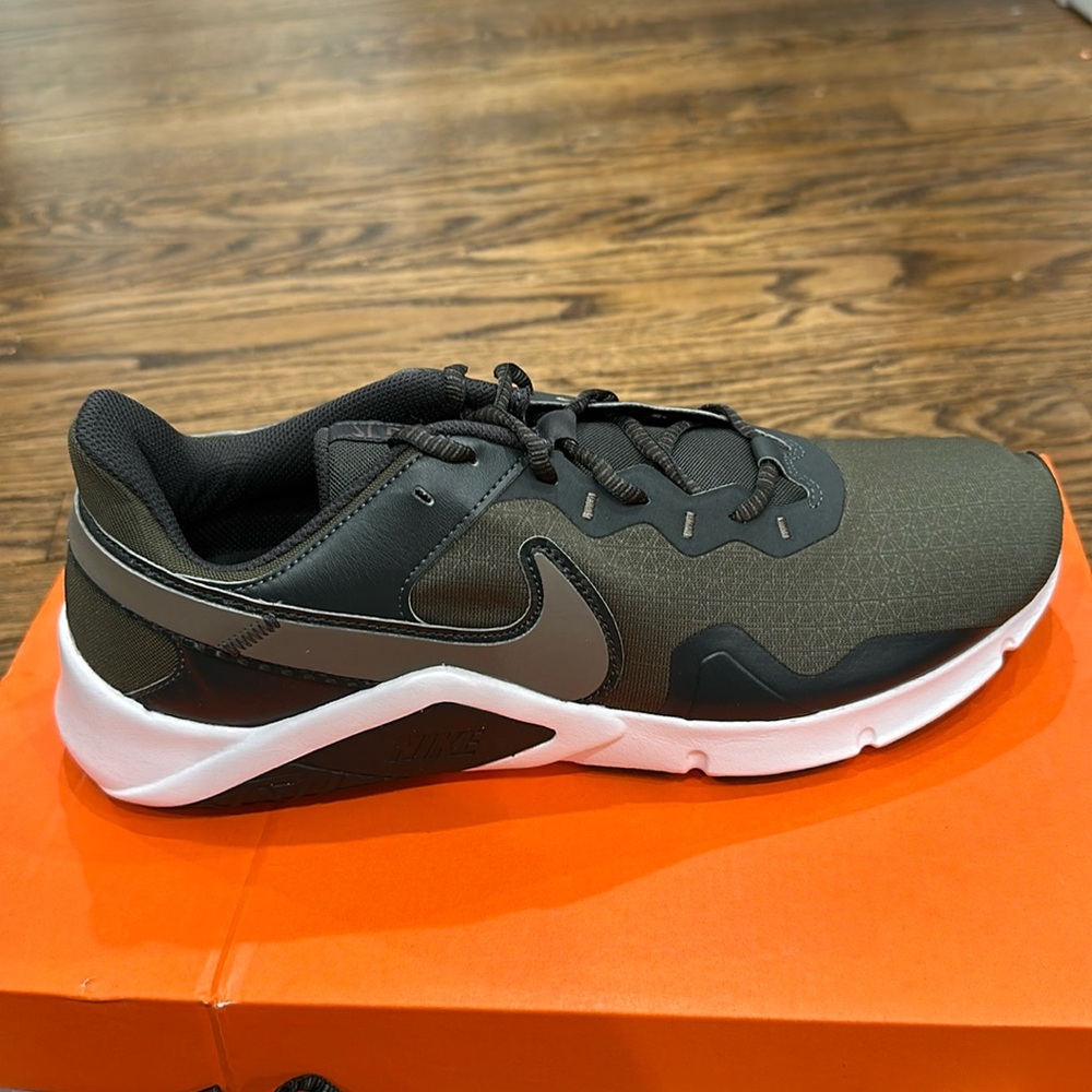 Nike Men's Legend Essential 2 Running Shoes, Cargo Khakj/Olive Grey, 11.5
